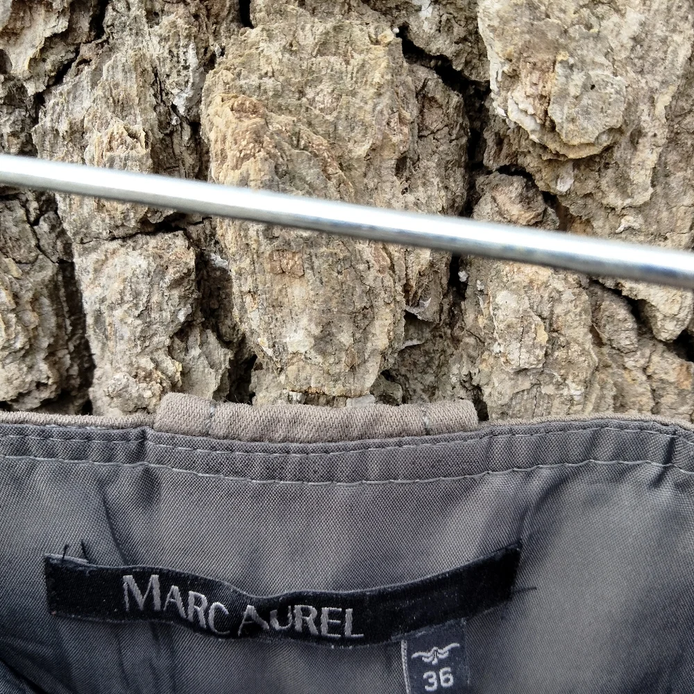⬇️ Price Drop! ⬇️Marc Aurel skirt in size 36 - Picture 3 of 3